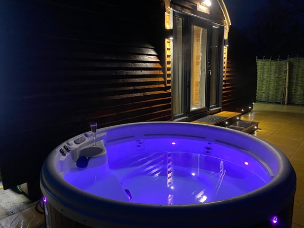 Wigwam Lodge with Hot Tub